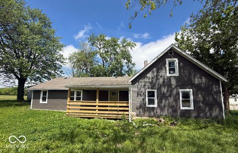 Photo of 7800 S Mooresville Road, Indianapolis, IN 46183 (MLS # 22104264)