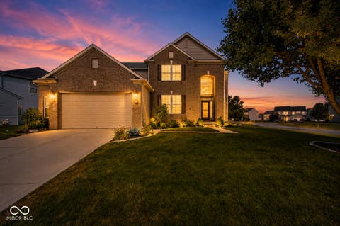 Photo of 1263 Vista Way, Greenwood, IN 46143 (MLS # 22117246)
