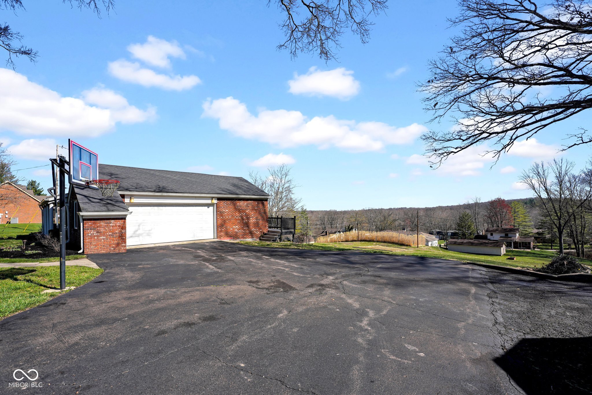 690 N Shady Lane