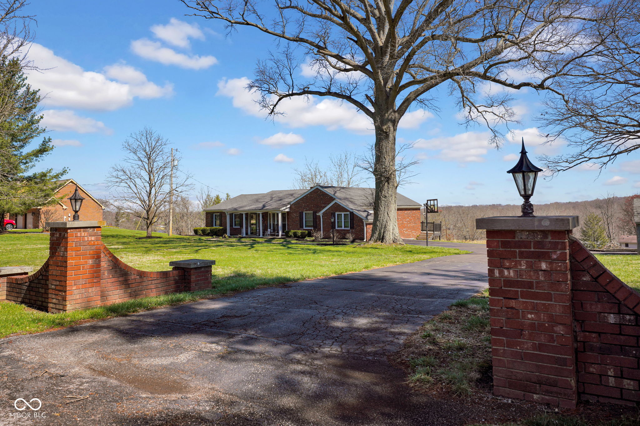 690 N Shady Lane