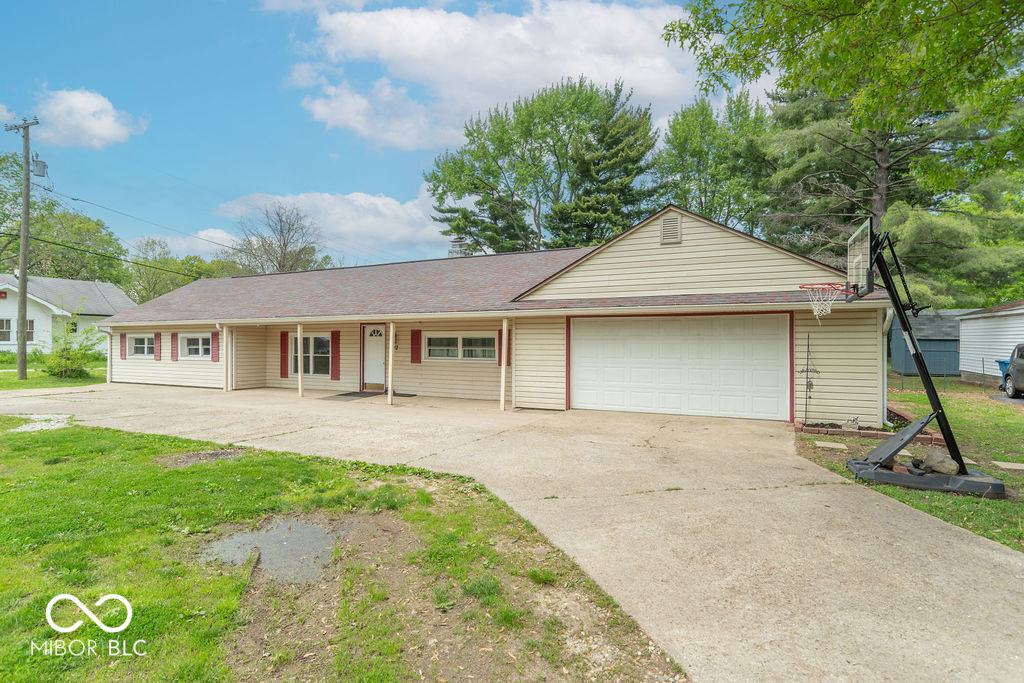 212 W Banta Road