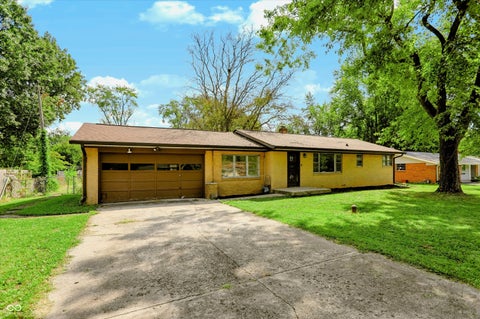 Photo of 801 Eustis Drive, Indianapolis, IN 46229 (MLS # 22126183)