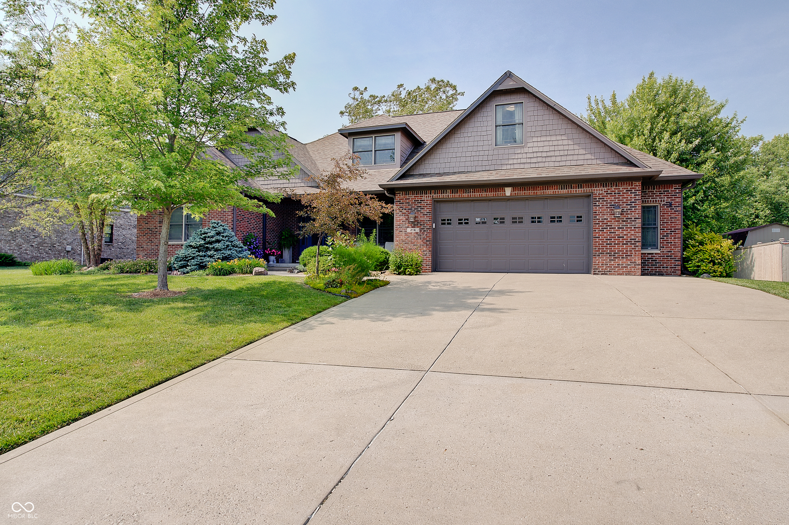 214 W Stoney Trail