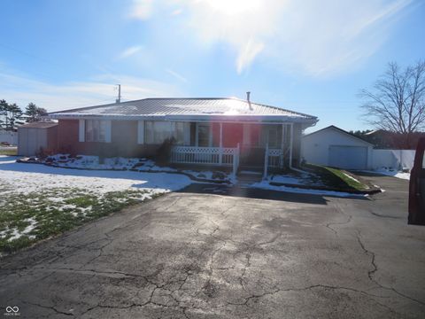 Photo of 413 E State Road 28, Alexandria, IN 46001 (MLS # 22075503)