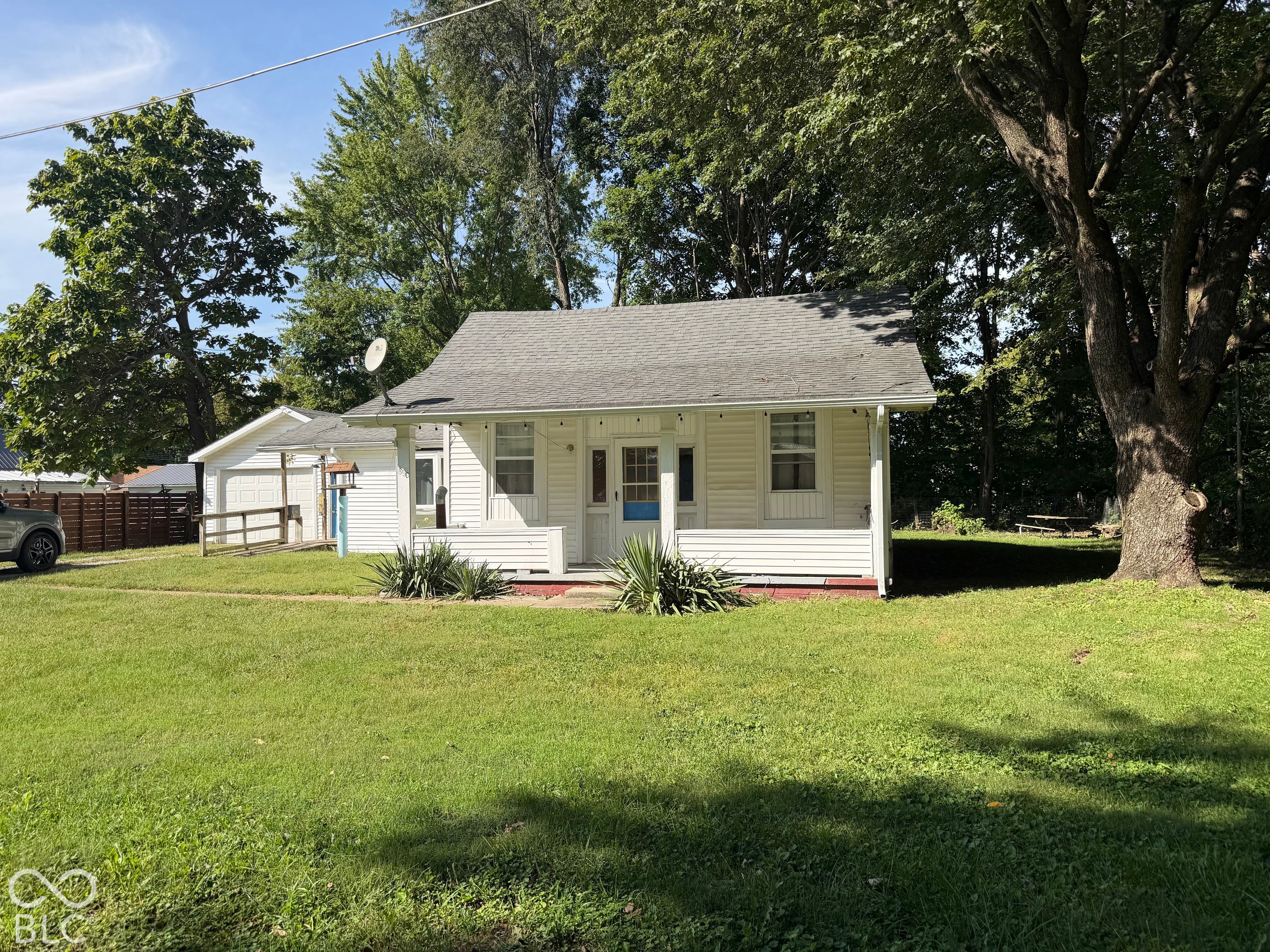 890 Columbia Avenue