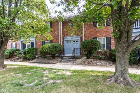 Photo of 1602 Queensbridge Square #1, Indianapolis, IN 46219 (MLS # 22120330)