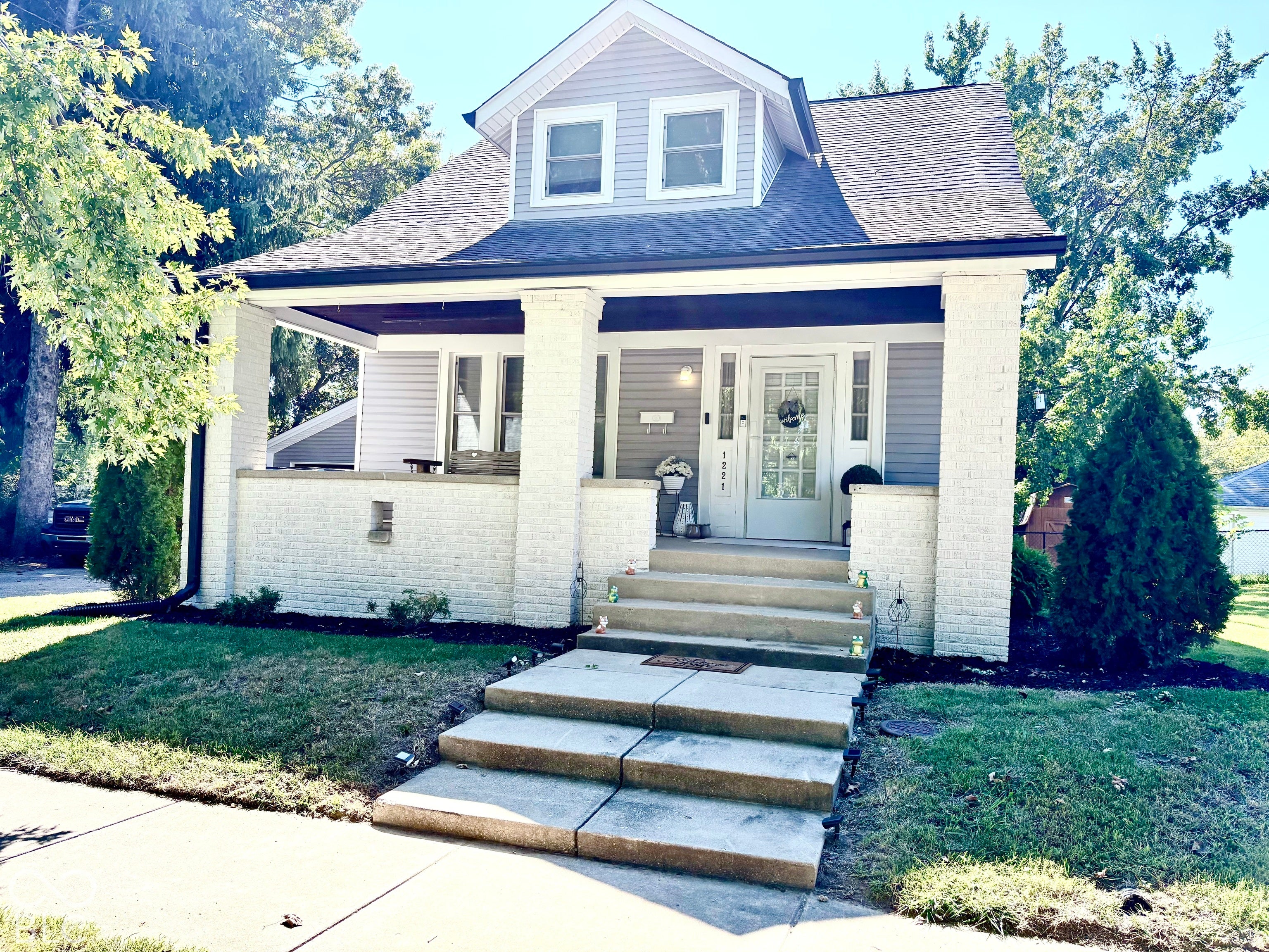 1221 E Edwards Avenue