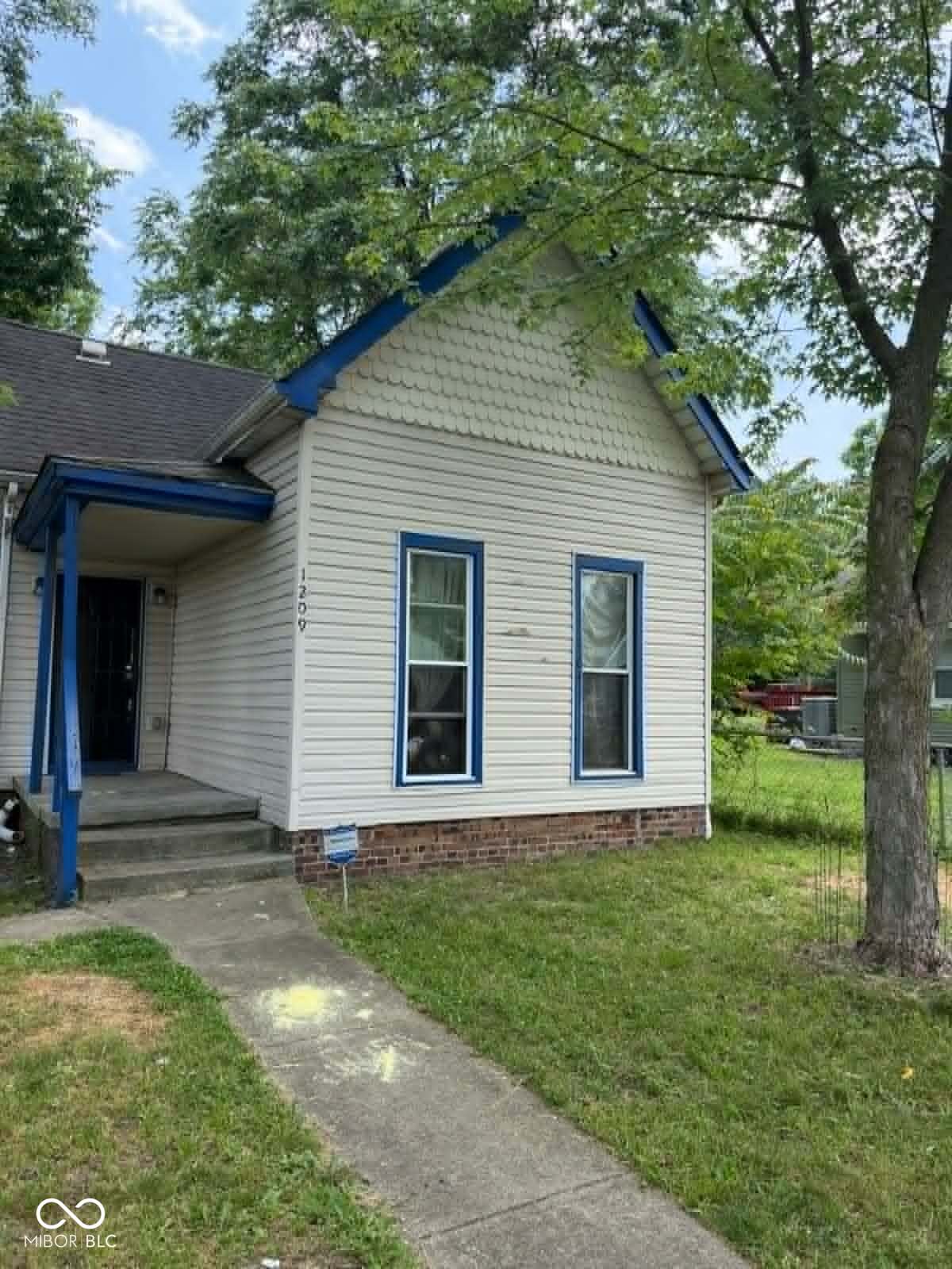 Photo 1 of 6 — 1209 W 29th, Indianapolis, IN 46208