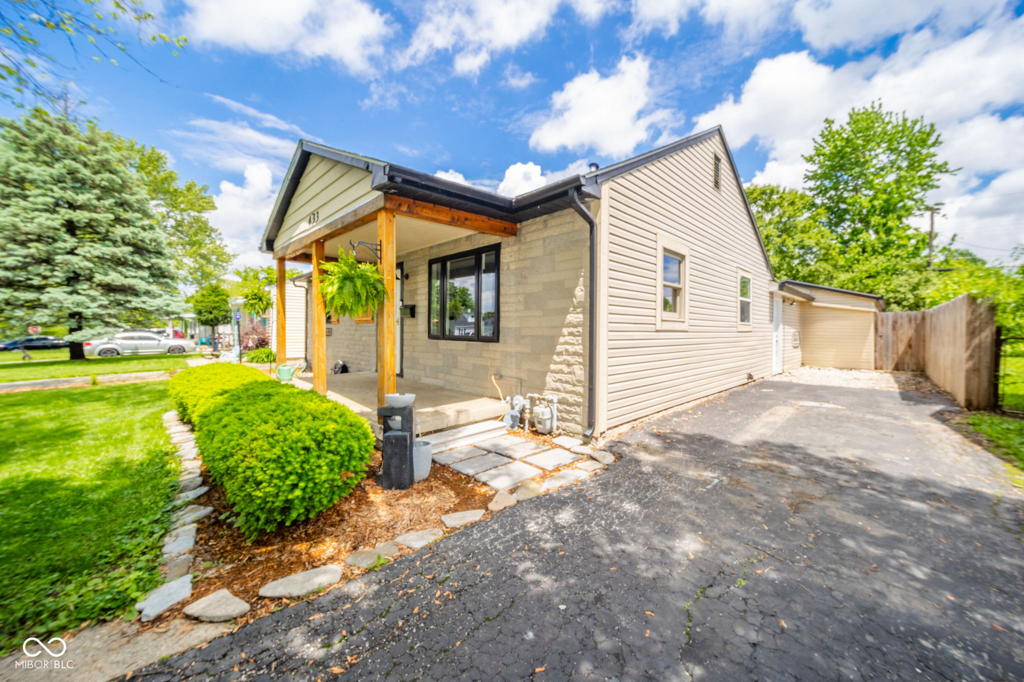 433 N 15th Avenue