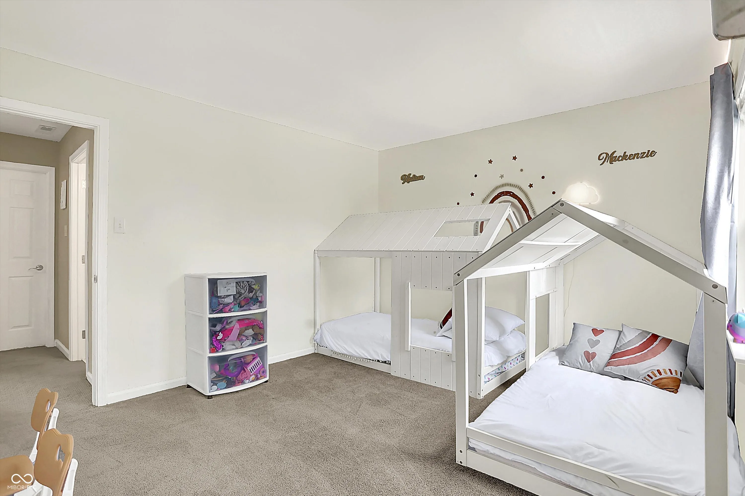 Noblesville, Indiana 46062, United States, 3 Bedrooms Bedrooms, ,3 BathroomsBathrooms,Residential,Pending,189806