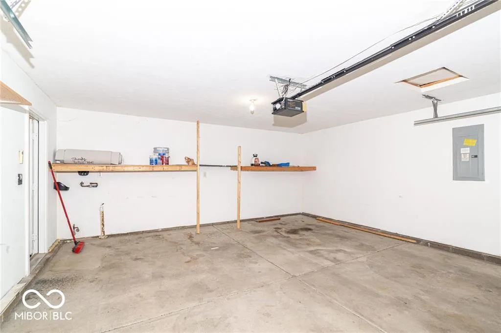 Fishers, Indiana 46037, United States, 3 Bedrooms Bedrooms, ,2 BathroomsBathrooms,Residential,Pending,183920