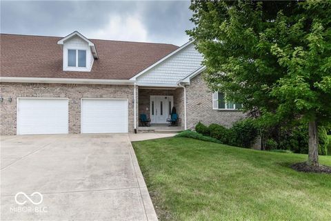 Photo of 1761 Walnut Trace, Greenfield, IN 46140 (MLS # 22058700)