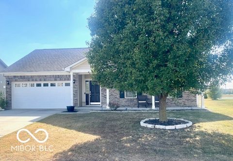 Photo of 2752 Arklow Way, Brownsburg, IN 46112 (MLS # 22062106)