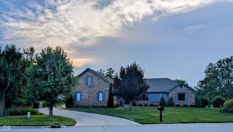 Photo of 624 Hacienda Place, Greenwood, IN 46143 (MLS # 22084141)