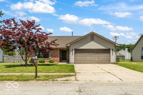Photo of 11904 Hartland Drive, Indianapolis, IN 46229 (MLS # 22108103)