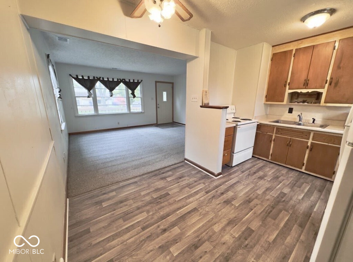 1120 Bomar Lane