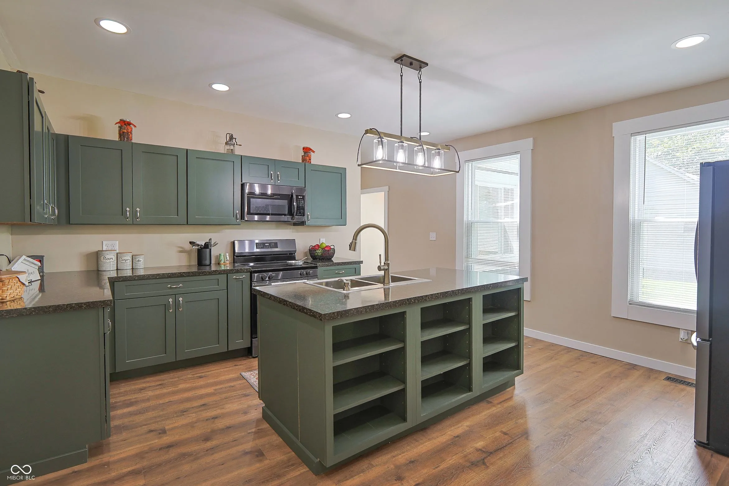 Columbus, Indiana 47203, United States, 3 Bedrooms Bedrooms, ,3 BathroomsBathrooms,Residential,Active,190797