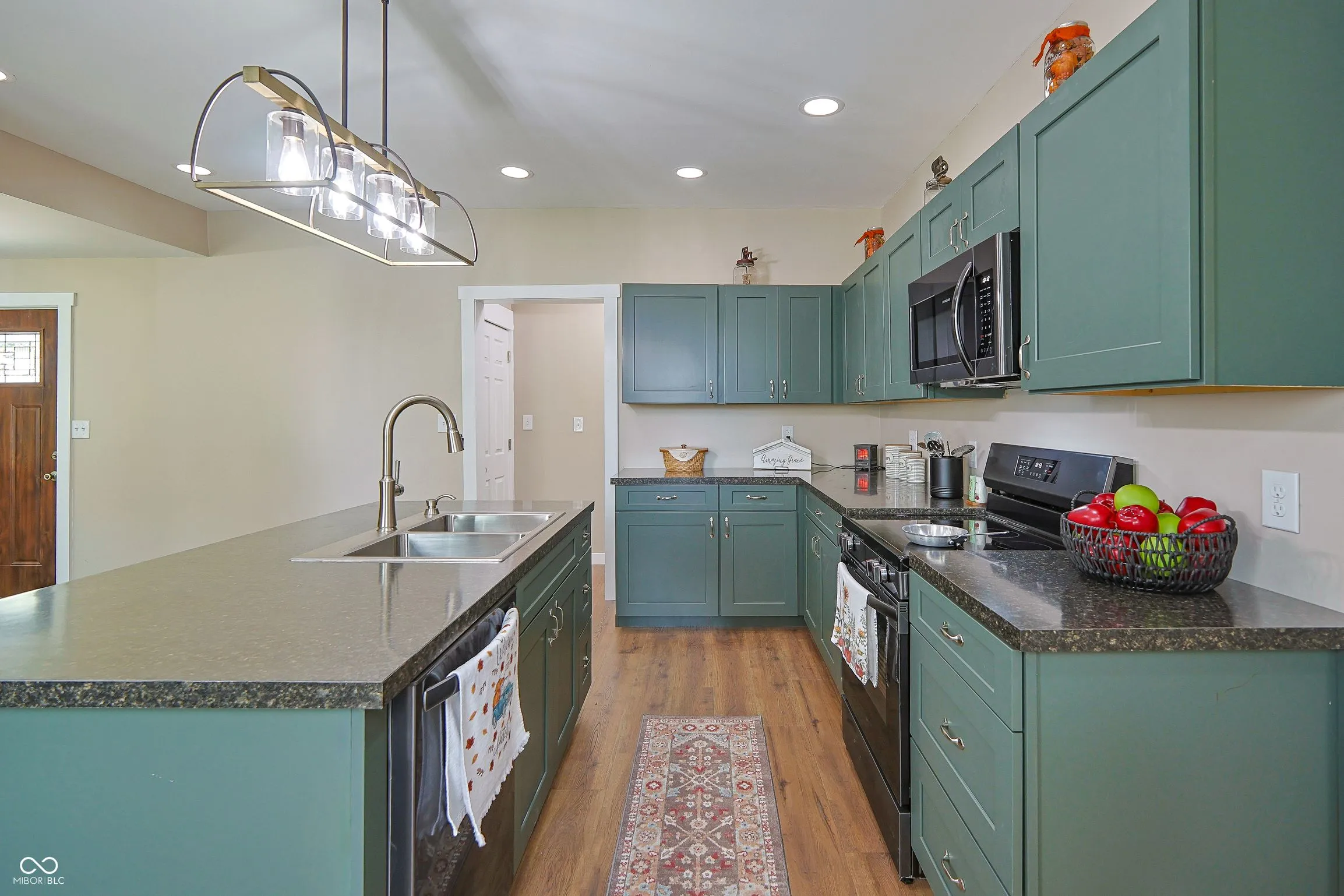 Columbus, Indiana 47203, United States, 3 Bedrooms Bedrooms, ,3 BathroomsBathrooms,Residential,Active,190797