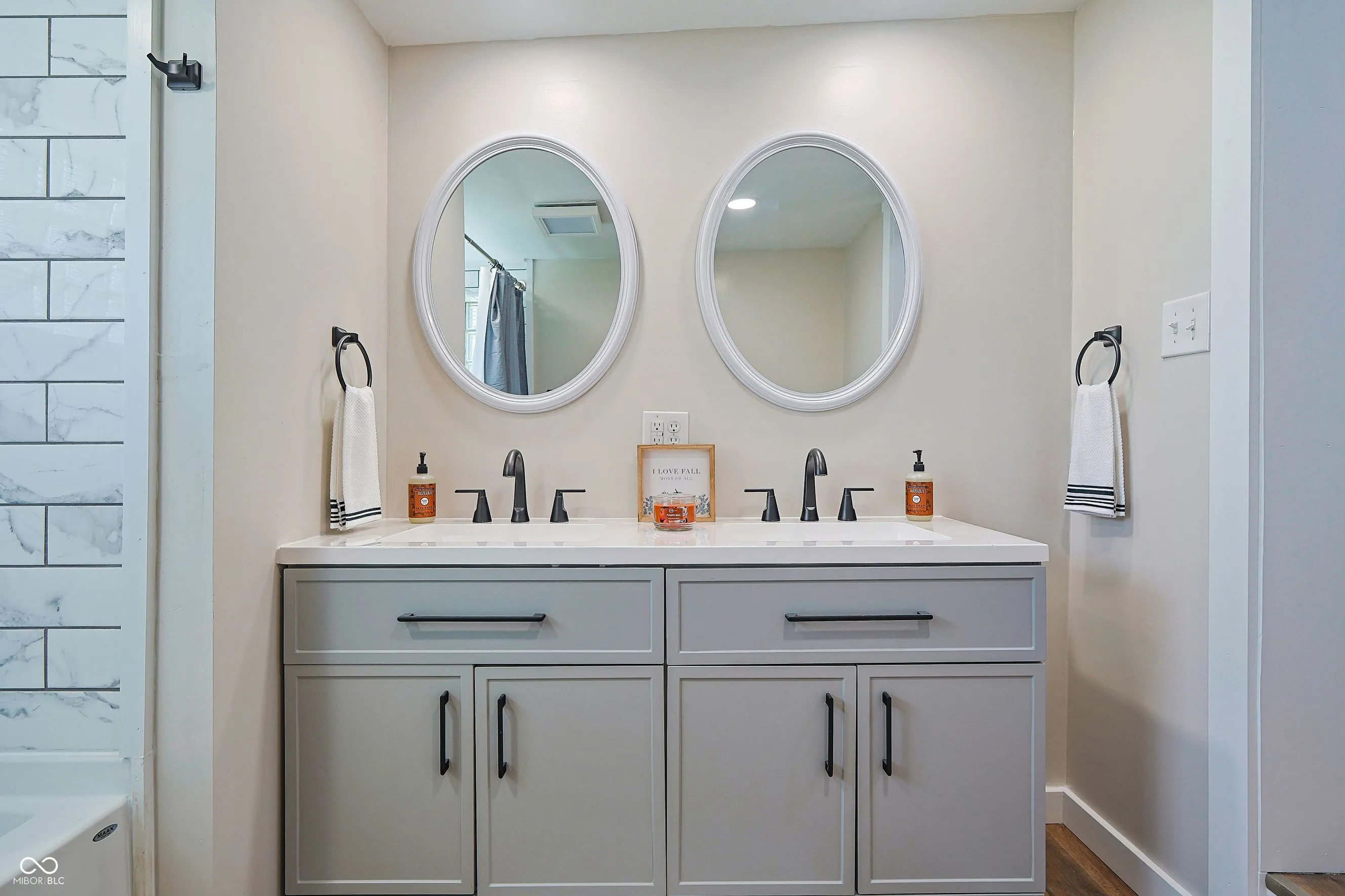 Columbus, Indiana 47203, United States, 3 Bedrooms Bedrooms, ,3 BathroomsBathrooms,Residential,Active,190797