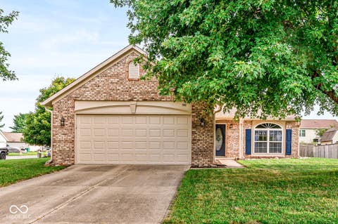 Photo of 900 E Elmwood Drive, Franklin, IN 46131 (MLS # 22119164)