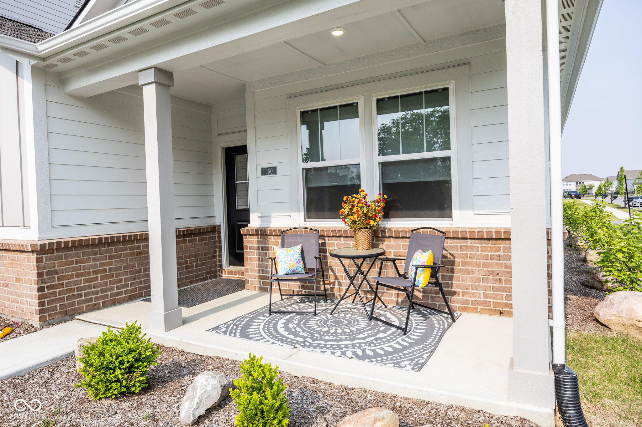360 Lincoln Circle W