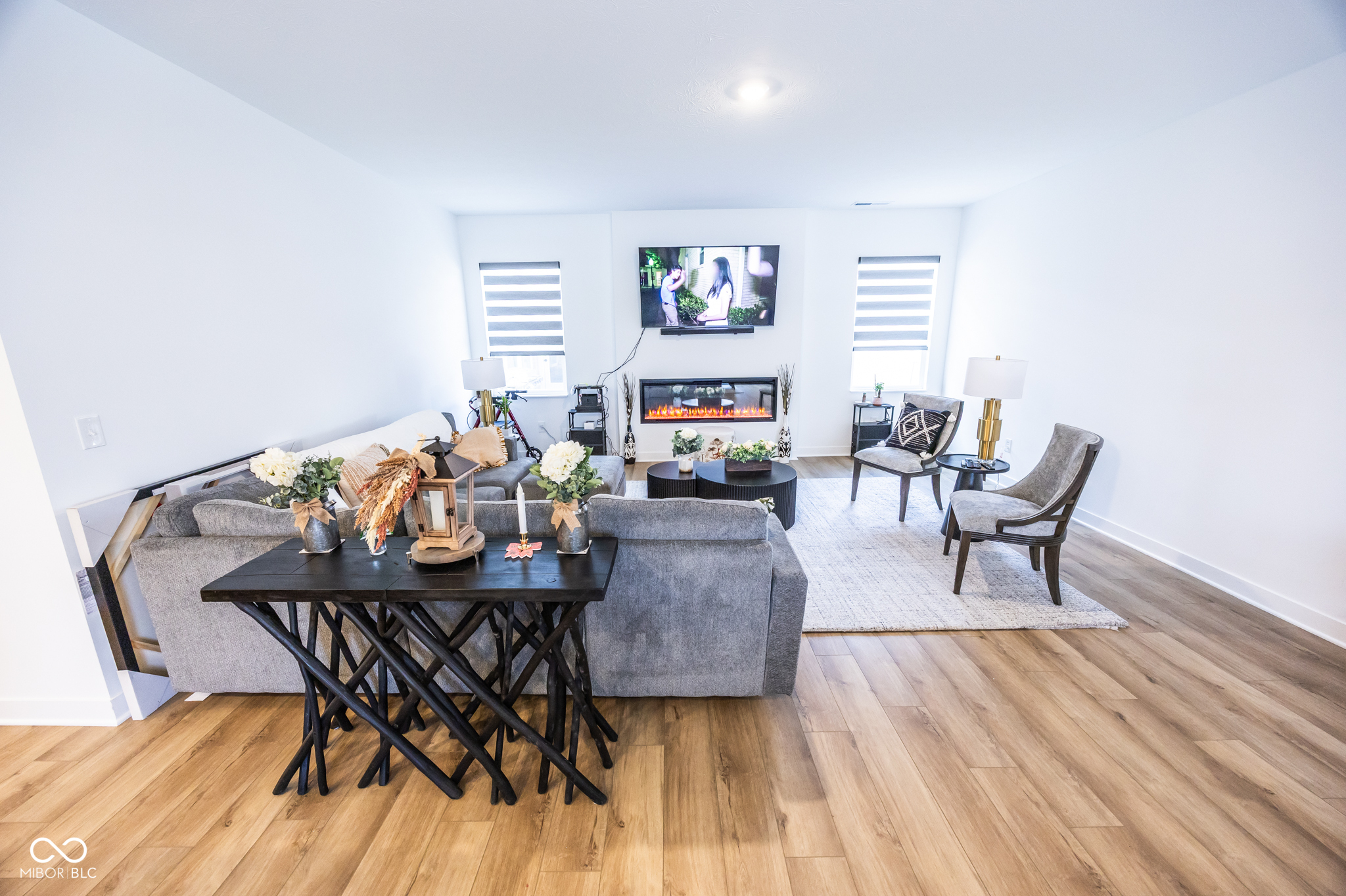 360 Lincoln Circle W