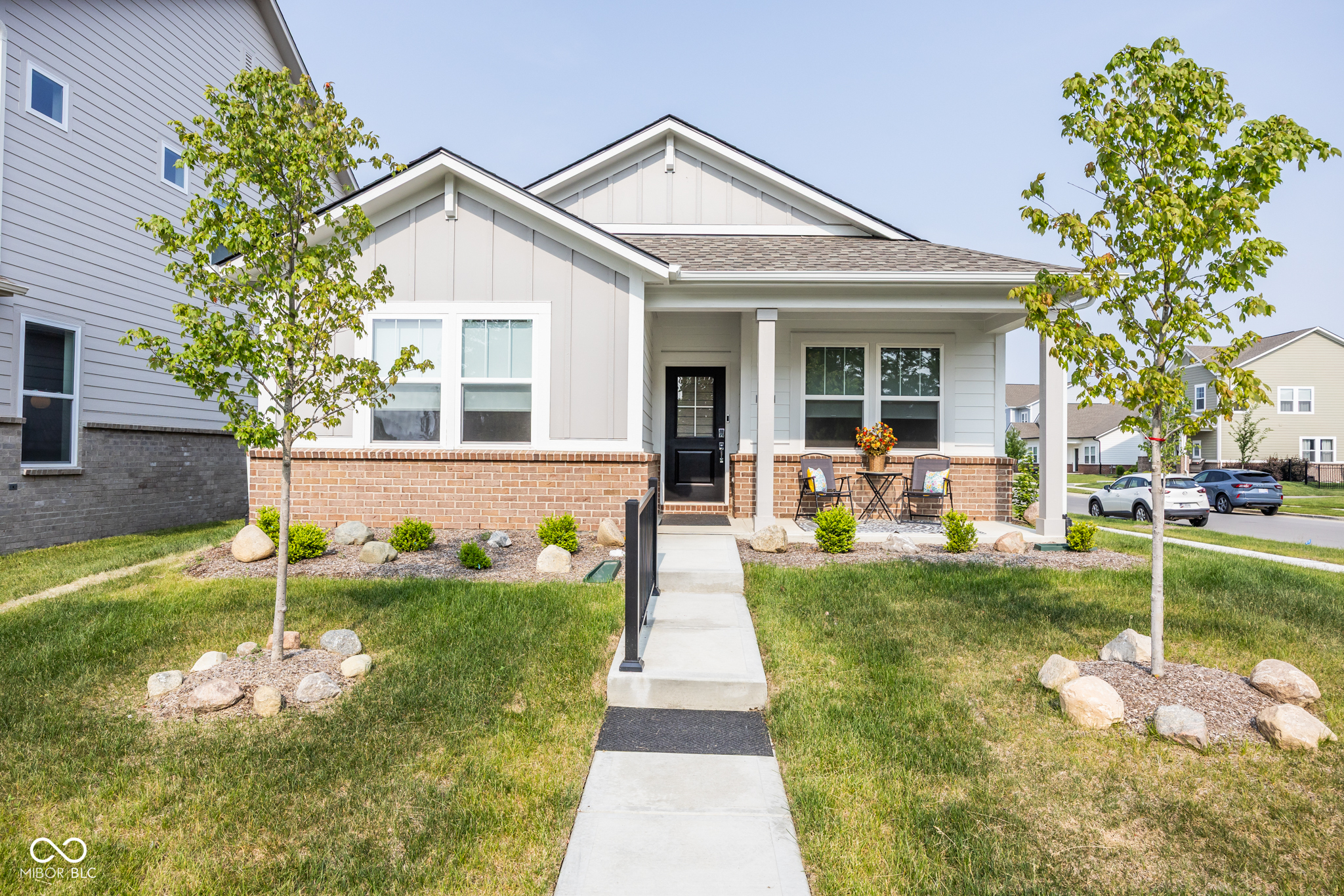 360 Lincoln Circle W