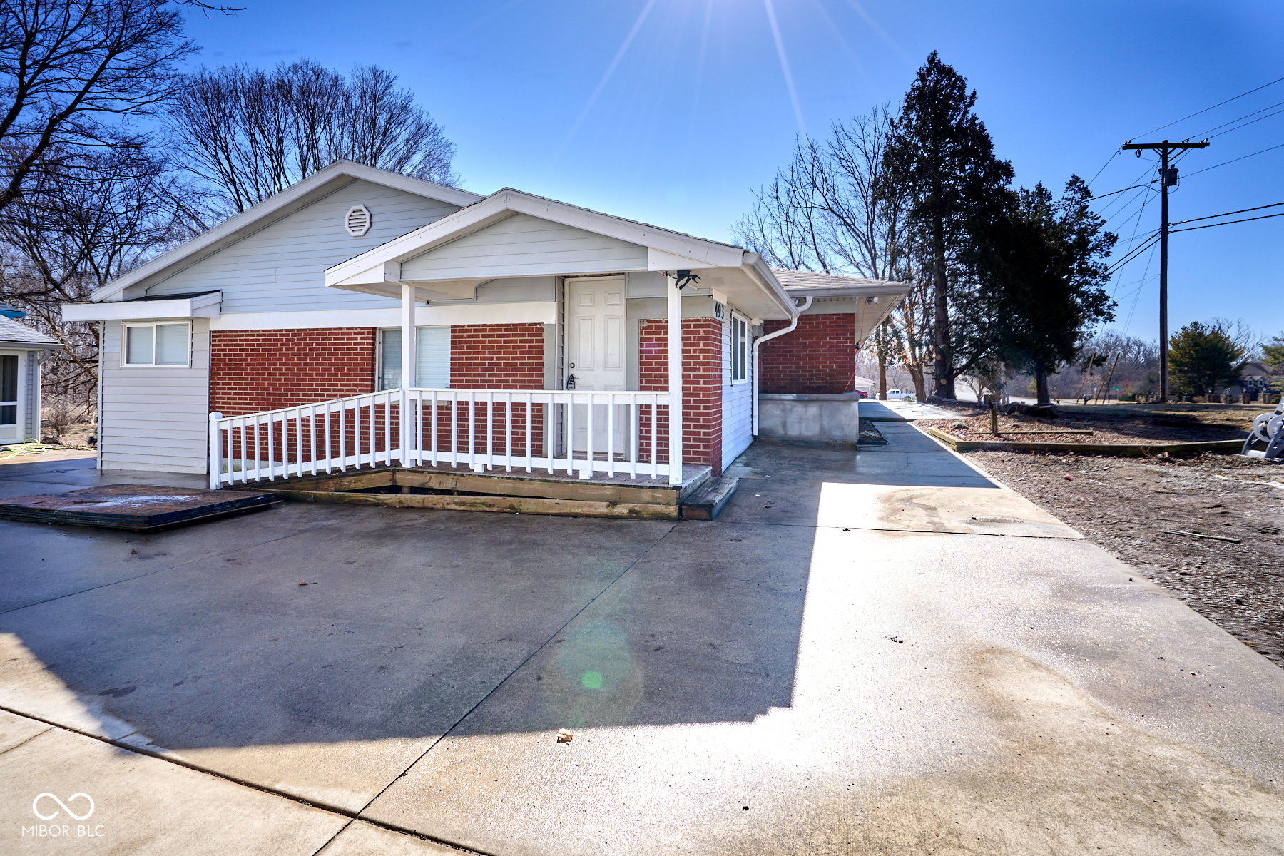 493 N Avon Avenue