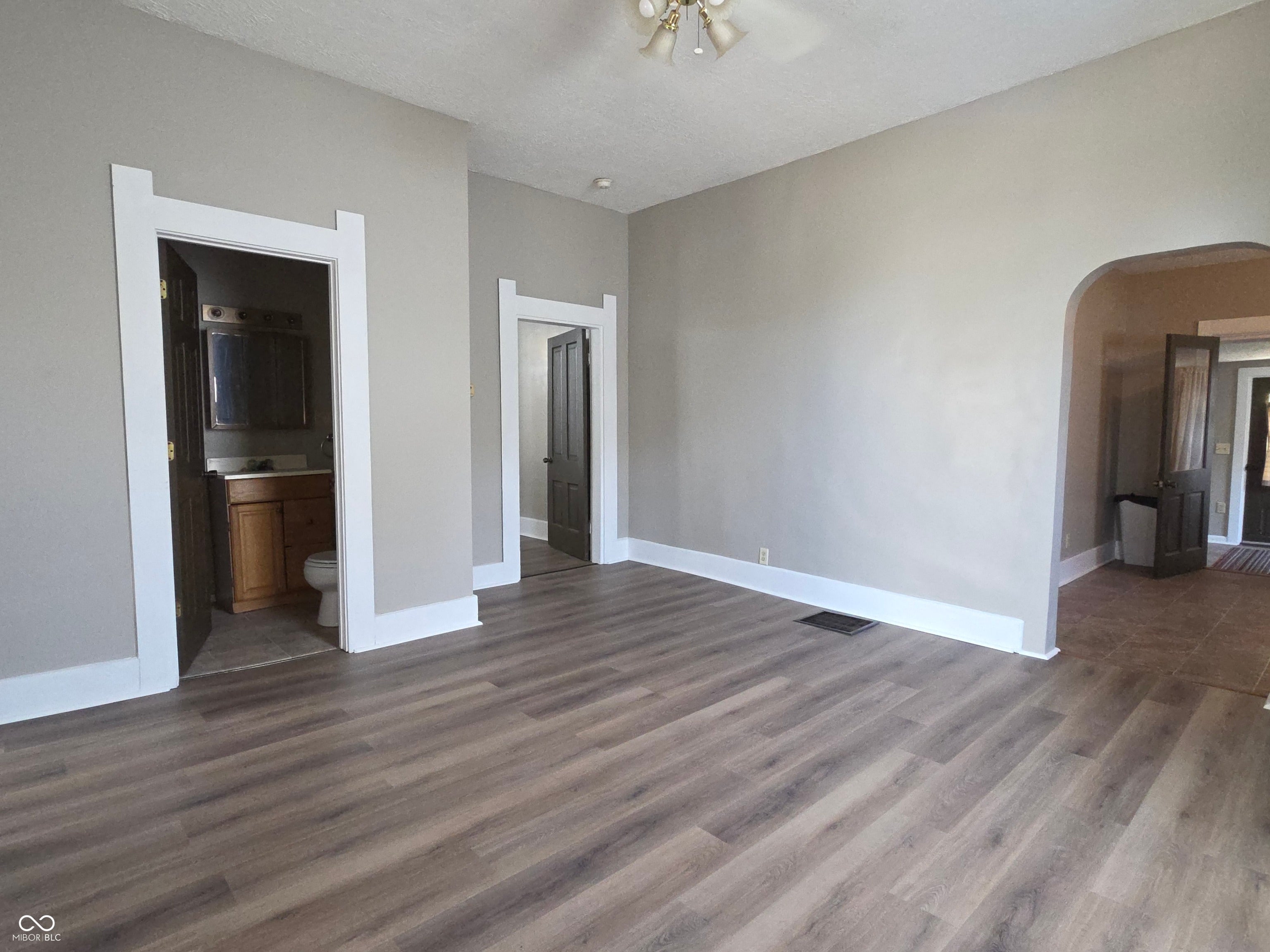 324 W Locust Street