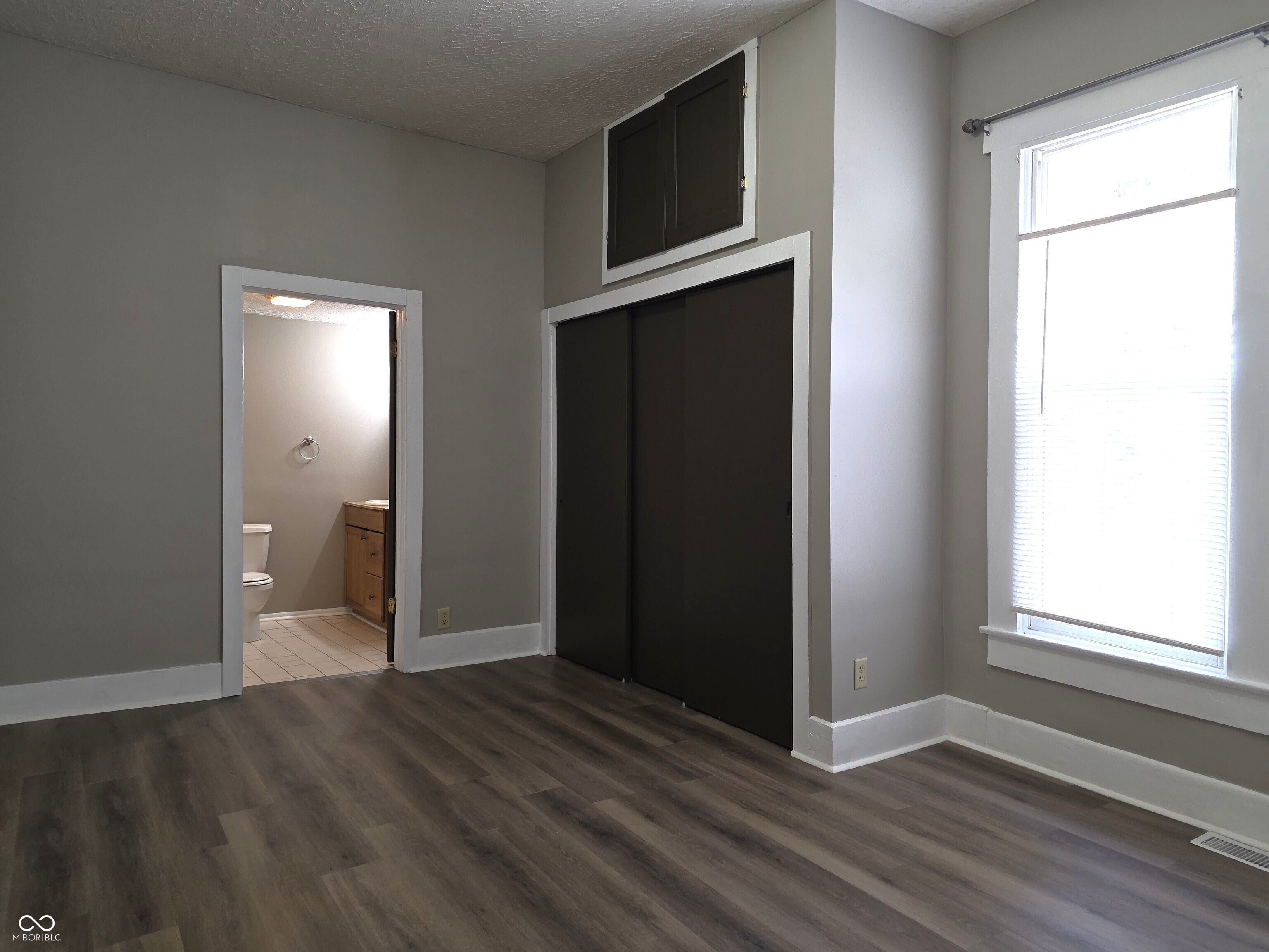 324 W Locust Street