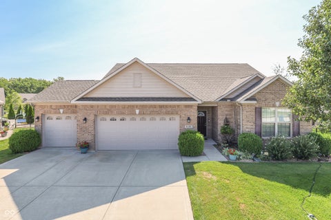 Photo of 6129 Arctic Circle, Indianapolis, IN 46237 (MLS # 22118777)