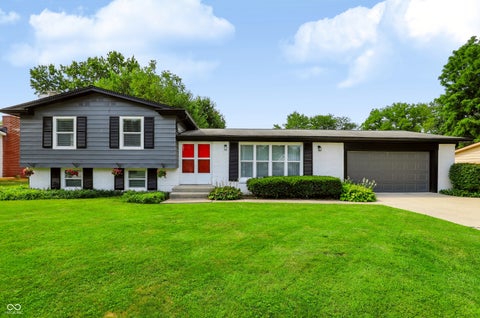 Photo of 441 Ash Drive, Carmel, IN 46032 (MLS # 22123314)