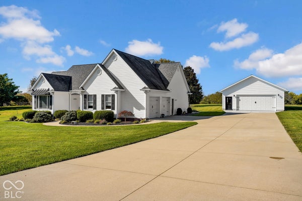 303 GLENVIEW DR, BEDFORD, IN 47421 - Image 808d45578f8d055bf9201b384f1dcf97/7751168