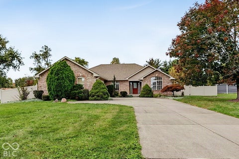 Photo of 286 N Summerfield Drive N, Greenfield, IN 46140 (MLS # 22130842)