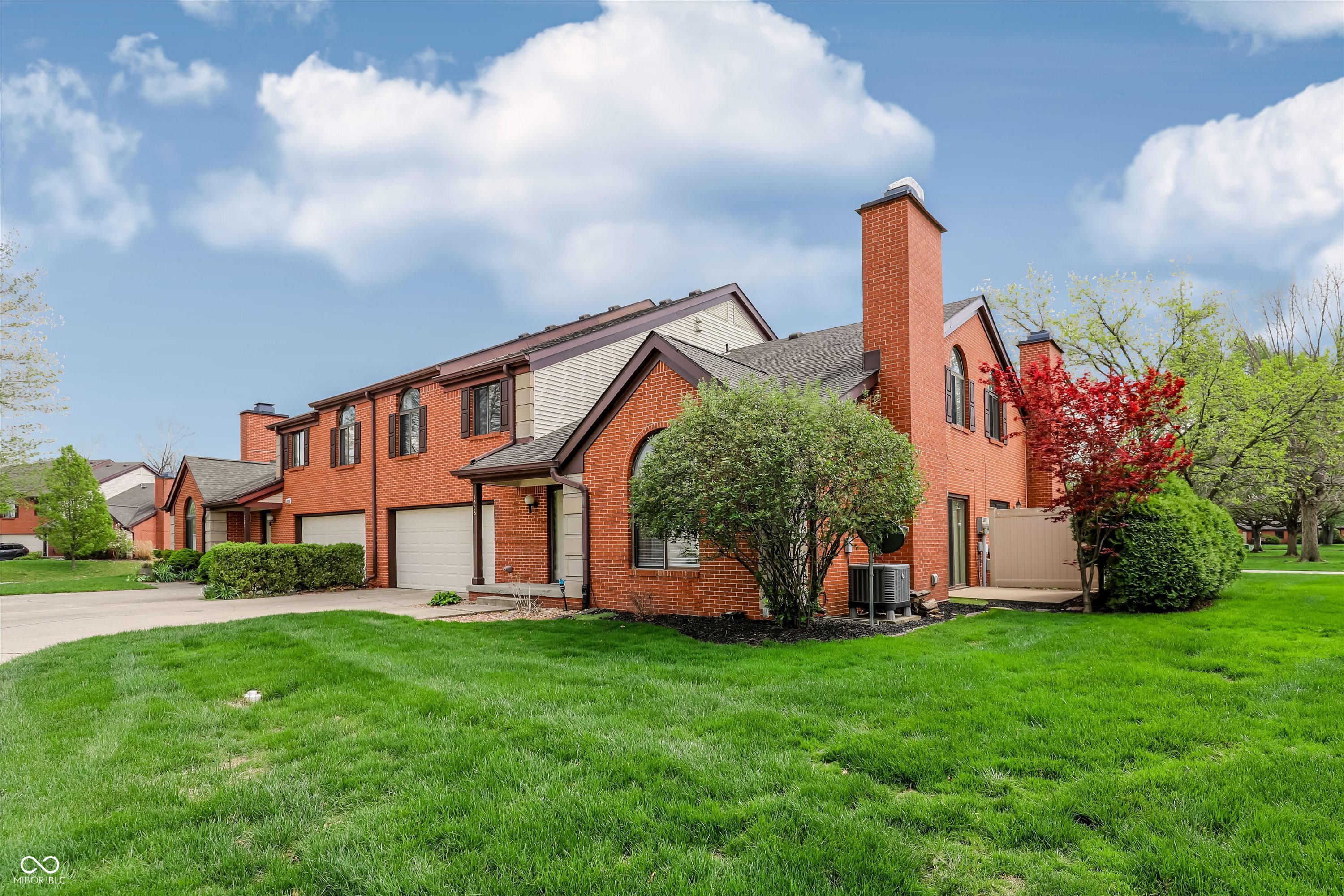 9303 Golden Oaks W