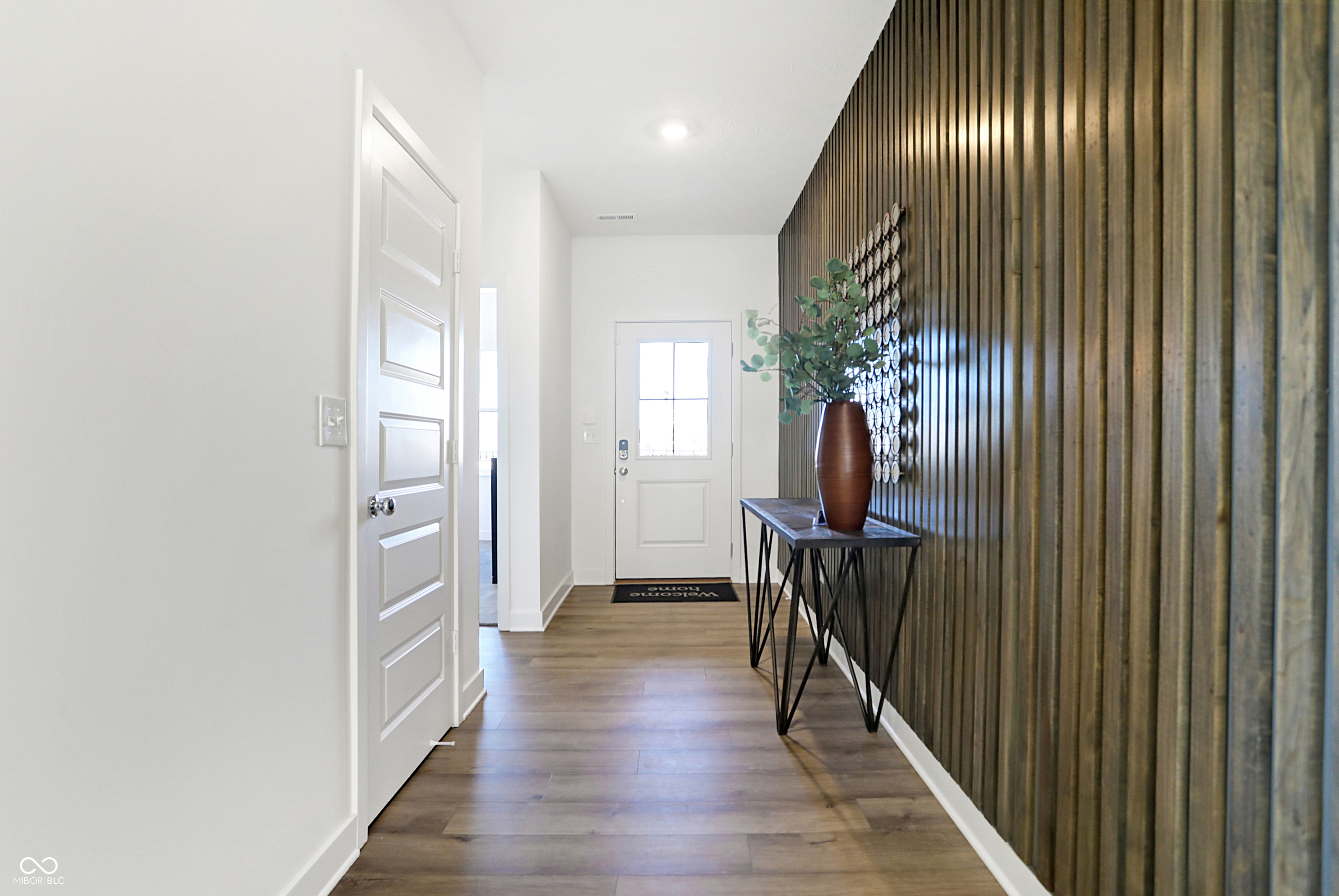 1916 W Addison Drive