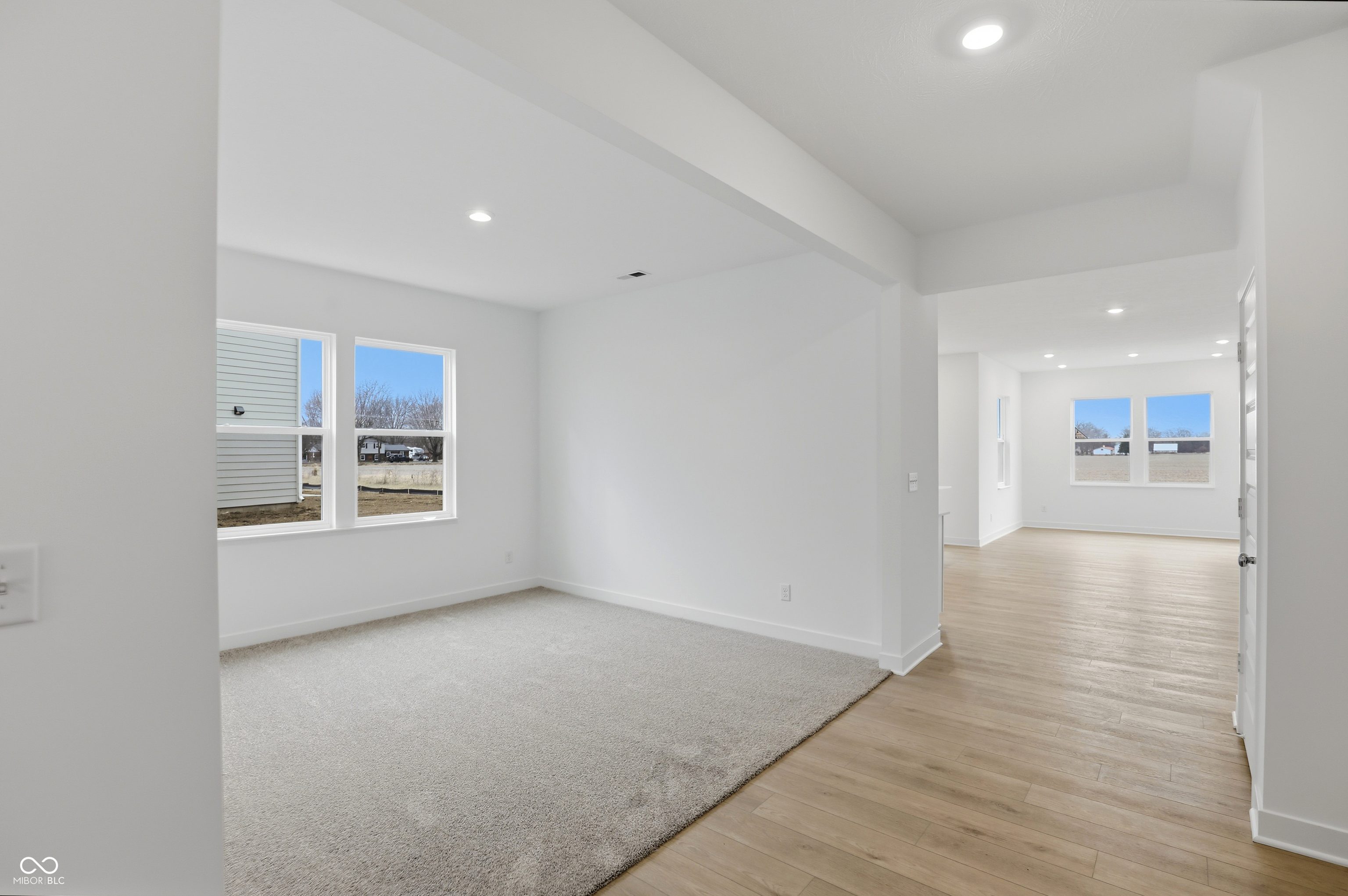 1916 W Addison Drive