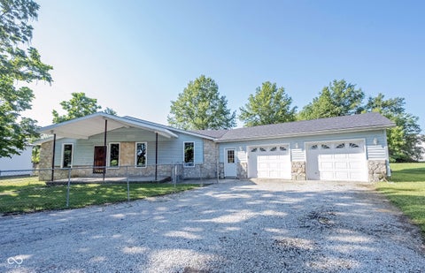 Photo of 1327 W McDonald Street, Hartford City, IN 47348 (MLS # 22119433)