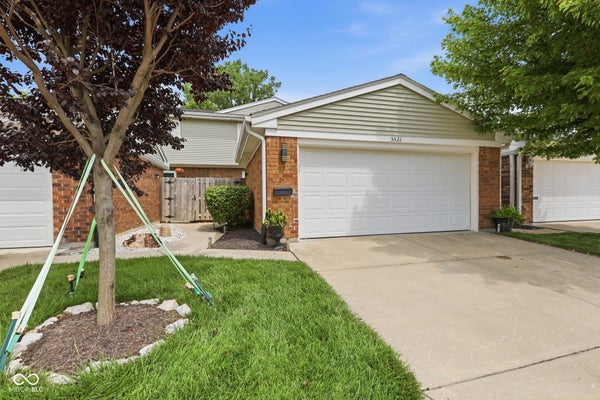 5521 VIN ROSE LN, INDIANAPOLIS, IN 46226 - Image 81525f13e5ff60775a3e80c8f3debc2d/142326242