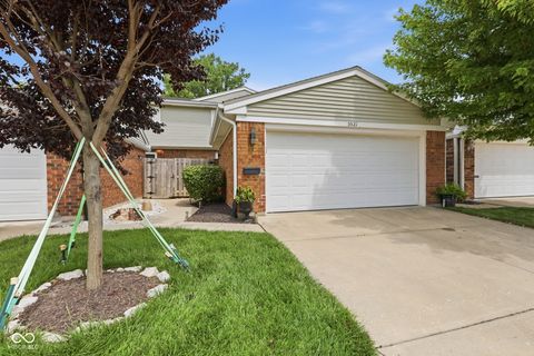 Photo of 5521 Vin Rose Lane, Indianapolis, IN 46226 (MLS # 22109856)