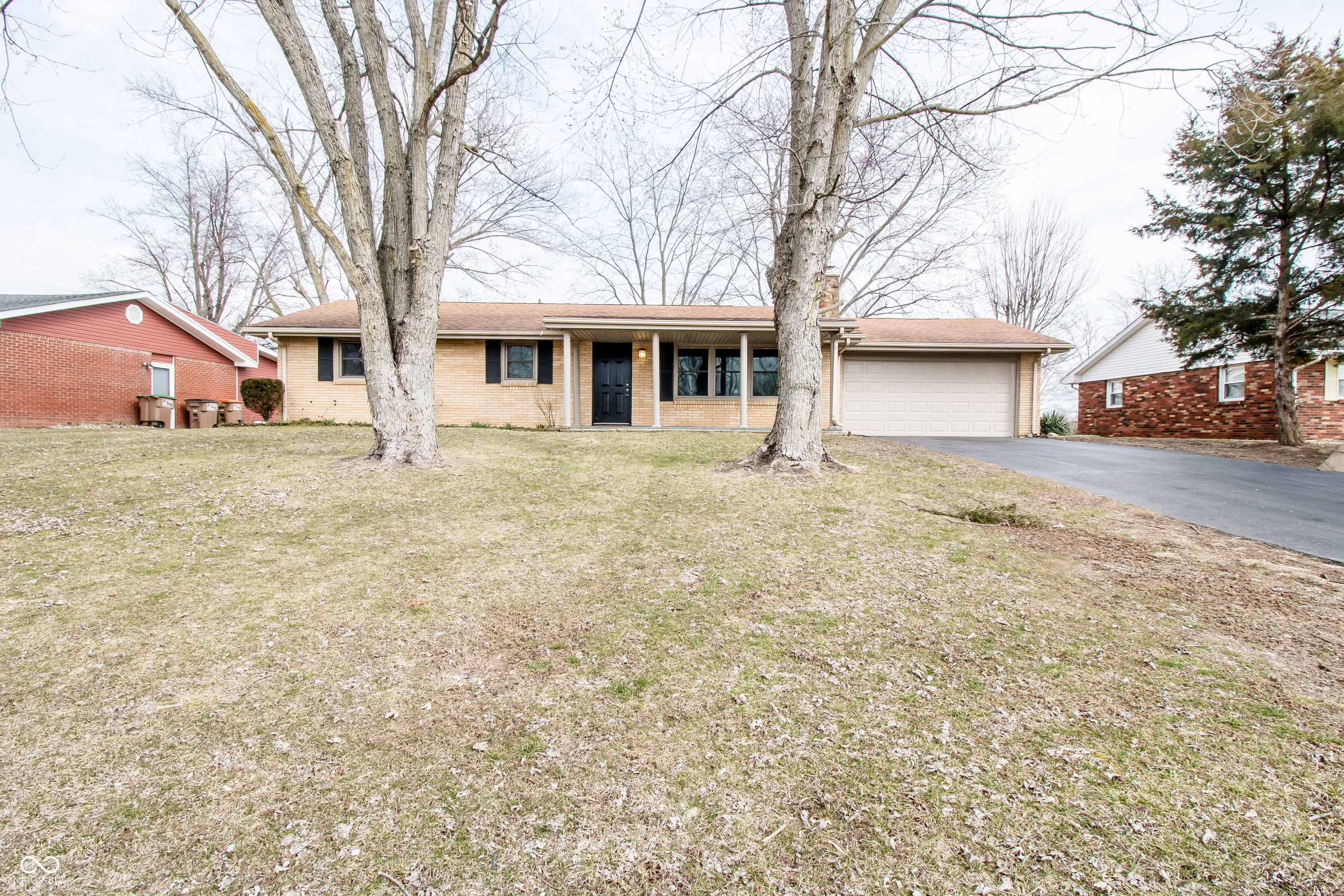 Columbus, Indiana 47201, United States, 3 Bedrooms Bedrooms, ,2 BathroomsBathrooms,Residential,Pending,82812