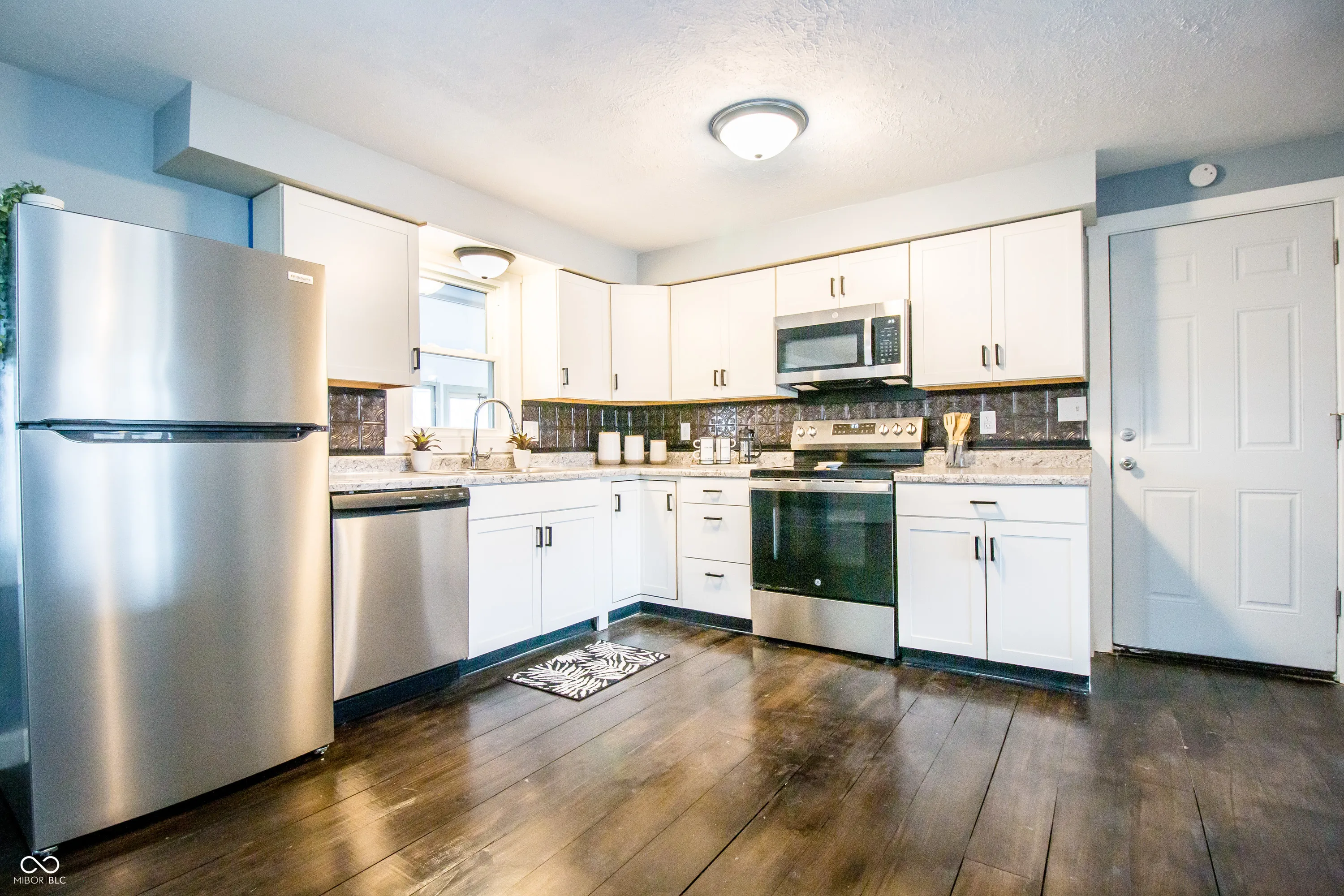 Columbus, Indiana 47201, United States, 3 Bedrooms Bedrooms, ,2 BathroomsBathrooms,Residential,Pending,82812