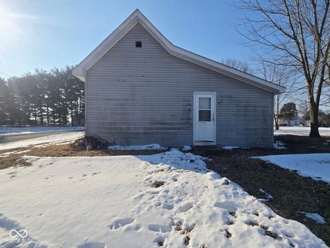 Photo of 691 E Middle Street, Rosedale, IN 47874 (MLS # 22083978)