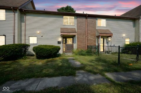 Photo of 4367 Falcon Creek Boulevard, Indianapolis, IN 46254 (MLS # 22063728)