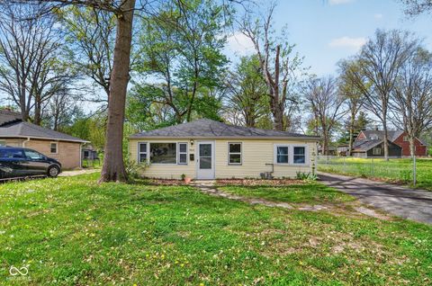 Photo of 960 N Bazil Avenue, Indianapolis, IN 46219 (MLS # 22095853)