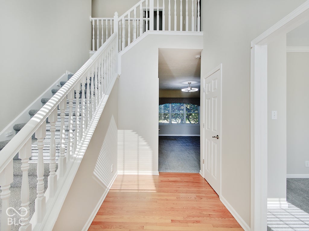 400 Lois Way