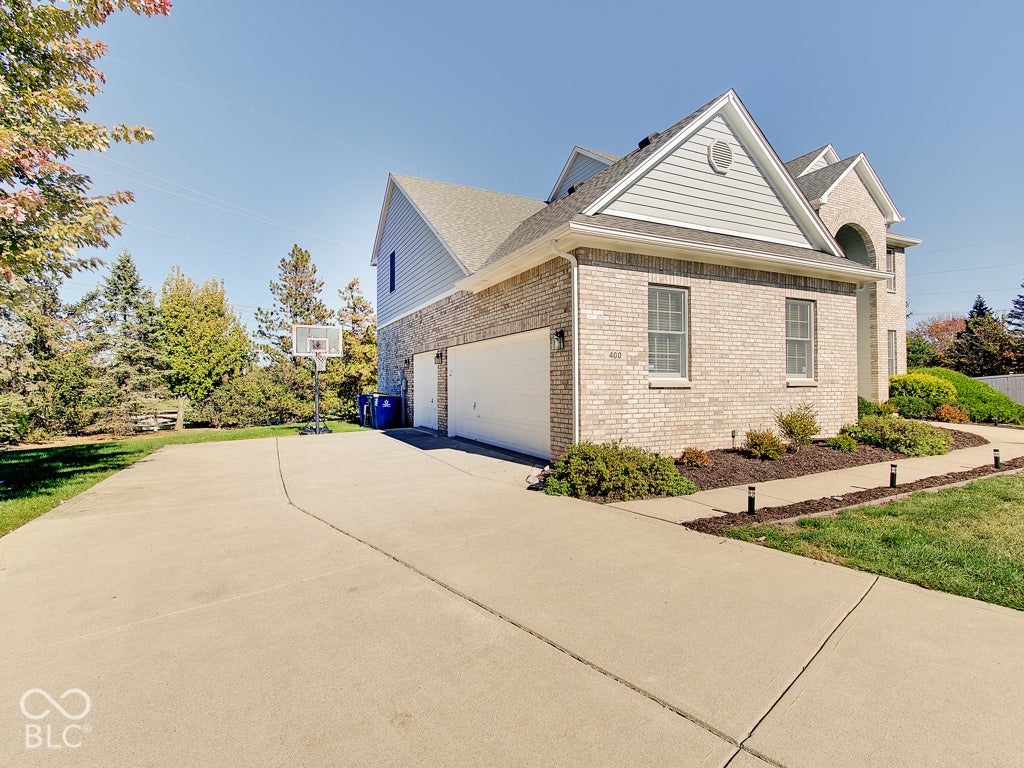 400 Lois Way