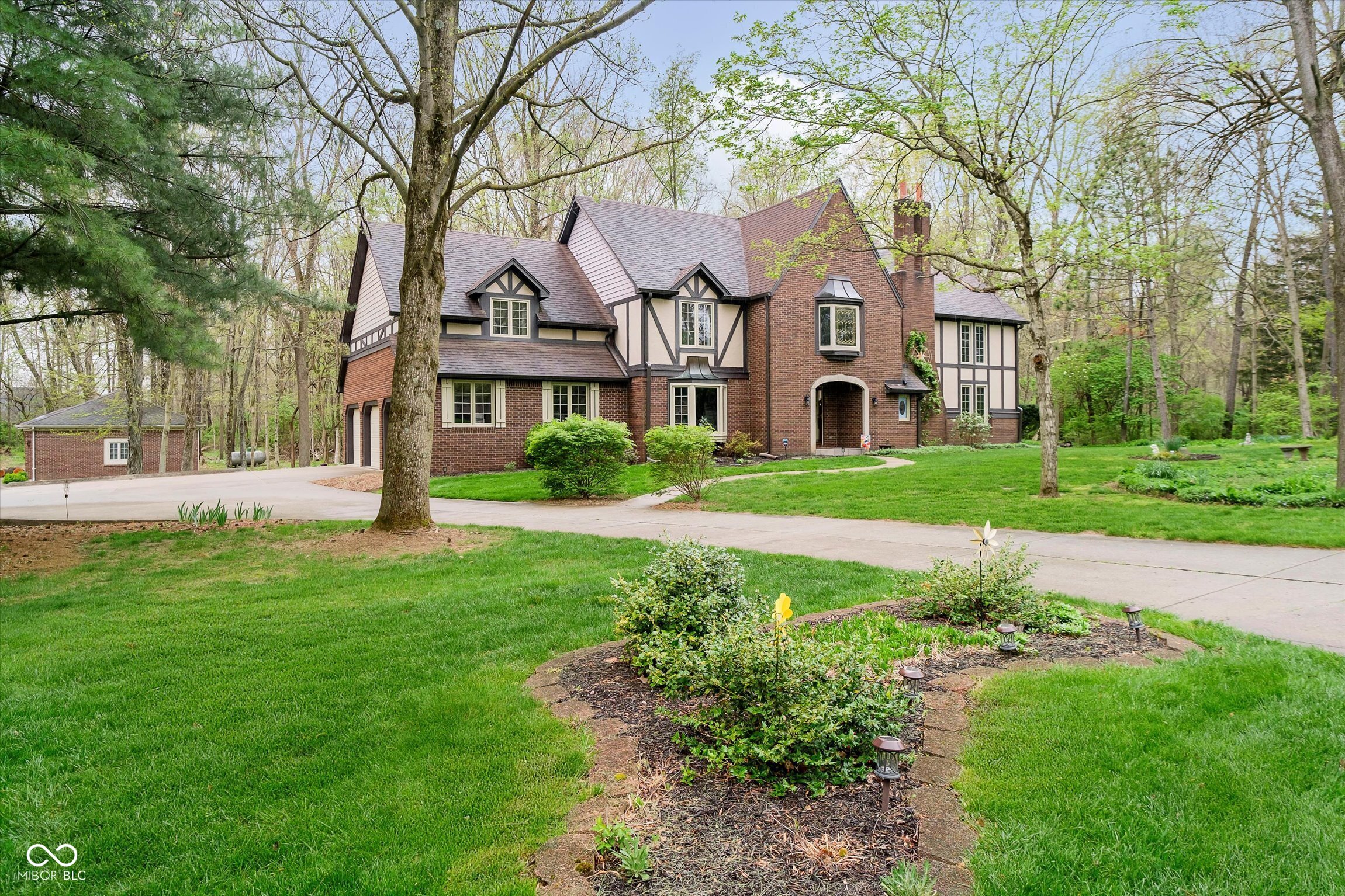 5001 Woodrose Lane