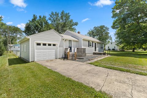 Photo of 400 Orchard Lane, Greenwood, IN 46142 (MLS # 22108916)