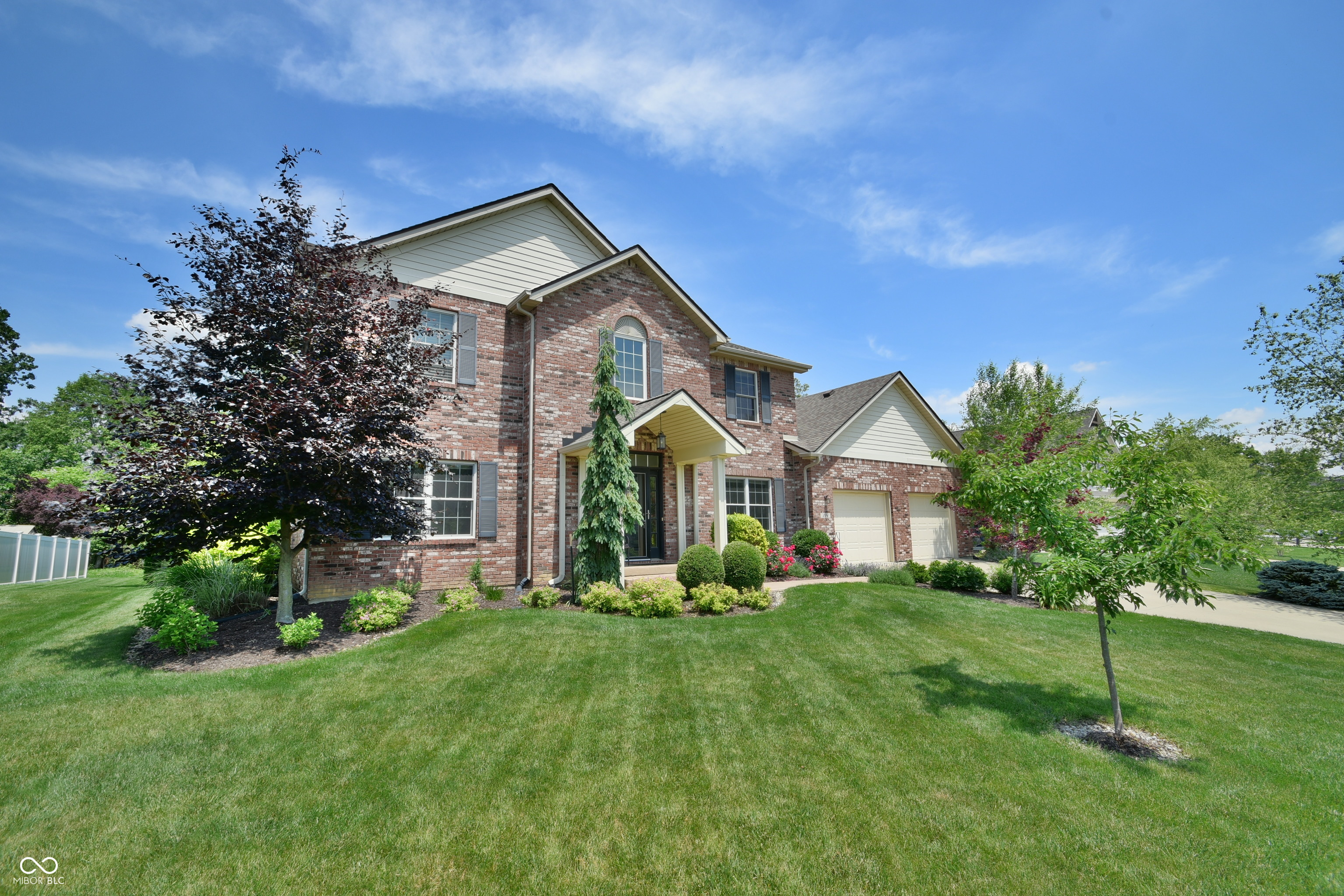 224 W Stoney Trail